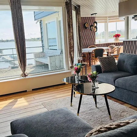 Weromerie Premium And Hotel Wormer