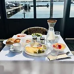 Weromerie Premium And Hotel